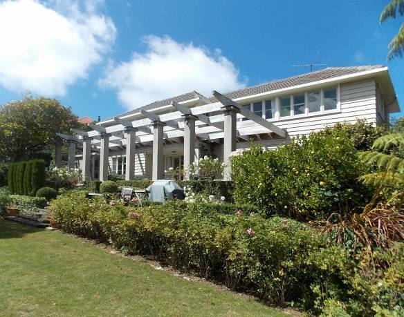 Lawn in front of the original house (Image: WCC, 2014)